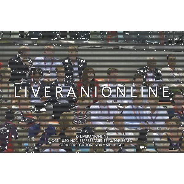 The Duke and Duchess of Cambridge with other members of the royal family Countess and Countess of Wessex and the Princess Royal and Tim Laurence with Jeremy Hunt watch the swimming finals which included Rebecca Adlington final. Aquatics Centre, Olympic Park. London ©photoshot/Agenzia Aldo Liverani Sas - ITALY ONLY - REALI INGLESI: Il Principe William e la oglie Kate duca e duchessa di Cambridge alle finali di nuoto alle Olimpiadi di londra Aquatics Centre, Olympic Park 03/08/2012