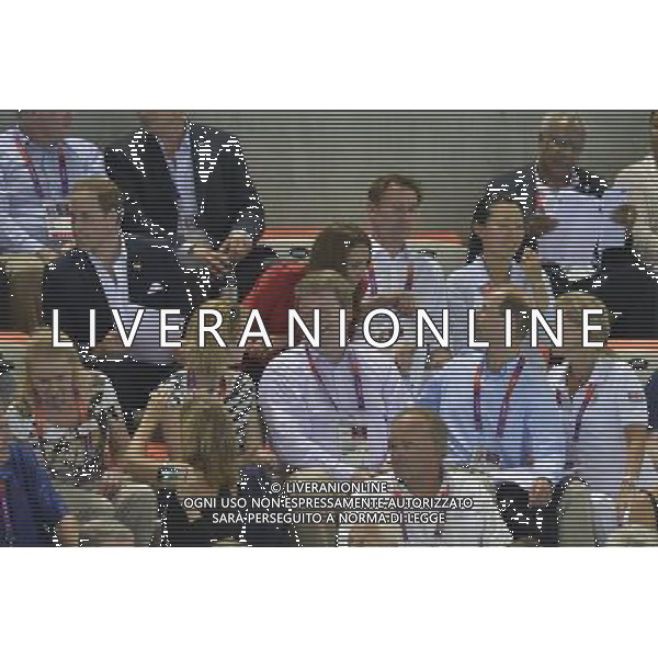The Duke and Duchess of Cambridge with other members of the royal family Countess and Countess of Wessex and the Princess Royal and Tim Laurence with Jeremy Hunt watch the swimming finals which included Rebecca Adlington final. Aquatics Centre, Olympic Park. London ©photoshot/Agenzia Aldo Liverani Sas - ITALY ONLY - REALI INGLESI: Il Principe William e la oglie Kate duca e duchessa di Cambridge alle finali di nuoto alle Olimpiadi di londra Aquatics Centre, Olympic Park 03/08/2012