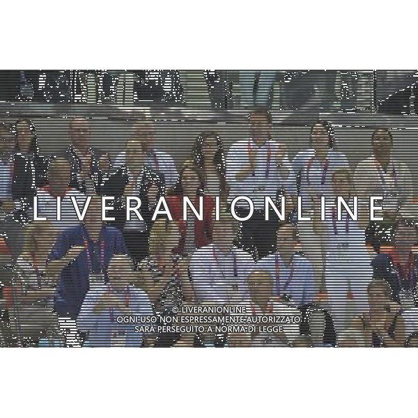 The Duke and Duchess of Cambridge with other members of the royal family Countess and Countess of Wessex and the Princess Royal and Tim Laurence with Jeremy Hunt watch the swimming finals which included Rebecca Adlington final. Aquatics Centre, Olympic Park. London ©photoshot/Agenzia Aldo Liverani Sas - ITALY ONLY - REALI INGLESI: Il Principe William e la oglie Kate duca e duchessa di Cambridge alle finali di nuoto alle Olimpiadi di londra Aquatics Centre, Olympic Park 03/08/2012