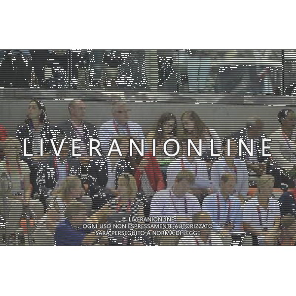 The Duke and Duchess of Cambridge with other members of the royal family Countess and Countess of Wessex and the Princess Royal and Tim Laurence with Jeremy Hunt watch the swimming finals which included Rebecca Adlington final. Aquatics Centre, Olympic Park. London ©photoshot/Agenzia Aldo Liverani Sas - ITALY ONLY - REALI INGLESI: Il Principe William e la oglie Kate duca e duchessa di Cambridge alle finali di nuoto alle Olimpiadi di londra Aquatics Centre, Olympic Park 03/08/2012