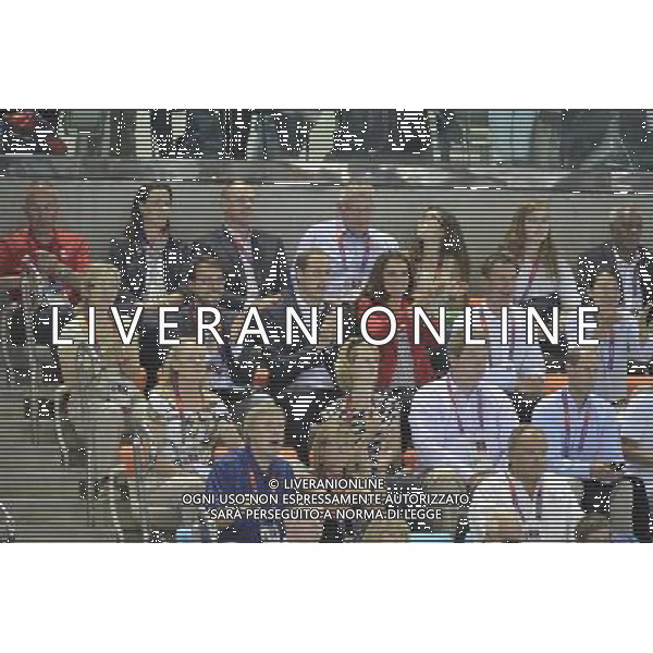 The Duke and Duchess of Cambridge with other members of the royal family Countess and Countess of Wessex and the Princess Royal and Tim Laurence with Jeremy Hunt watch the swimming finals which included Rebecca Adlington final. Aquatics Centre, Olympic Park. London ©photoshot/Agenzia Aldo Liverani Sas - ITALY ONLY - REALI INGLESI: Il Principe William e la oglie Kate duca e duchessa di Cambridge alle finali di nuoto alle Olimpiadi di londra Aquatics Centre, Olympic Park 03/08/2012
