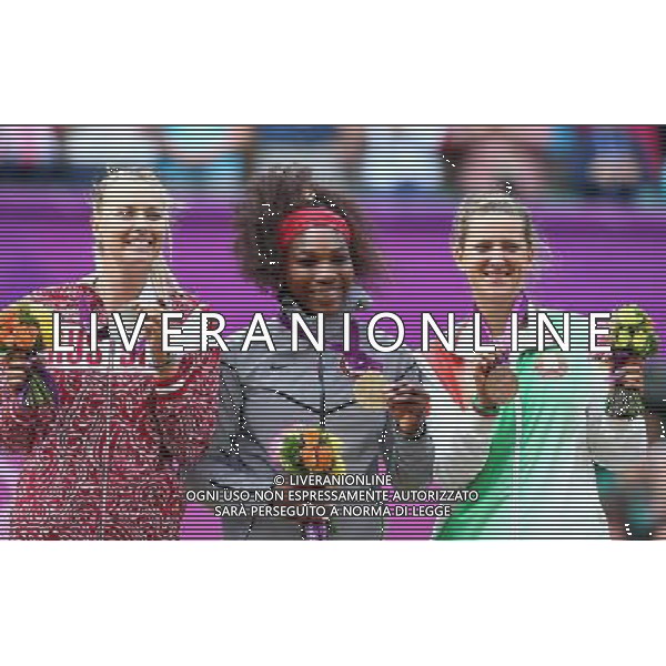 (120804) -- LONDON, Aug. 4, 2012 () -- Gold medalist Serena Williams of USA (C), silver medalist Maria Sharapova of Russia (L) and bronze medalist Victoria Azarenka of Belarus pose during victory ceremony of women\'s tennis singles match, at London 2012 Olympic Games in London, Britain, on August 4, 2012. (/Chen Jianli) (nxl) ©PHOTOSHOT/Agenzia Aldo Liverani Sas - ITALY ONLY - GIOCHI OLIMPICI, OLIMPIADI LONDRA 2012