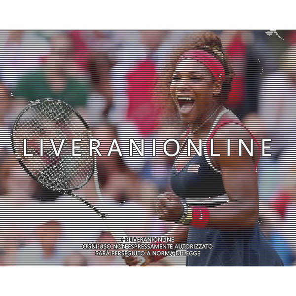(120804) -- LONDON, Aug. 4, 2012 () -- Serena Williams of USA takes part in women\'s tennis singles gold medal match, at London 2012 Olympic Games in London, Britain, on August 4, 2012. Serena Williams of USA defeated Maria Sharapova of Russia 2-0. (/Chen Jianli) (nxl) ©PHOTOSHOT/Agenzia Aldo Liverani Sas - ITALY ONLY - GIOCHI OLIMPICI, OLIMPIADI LONDRA 2012