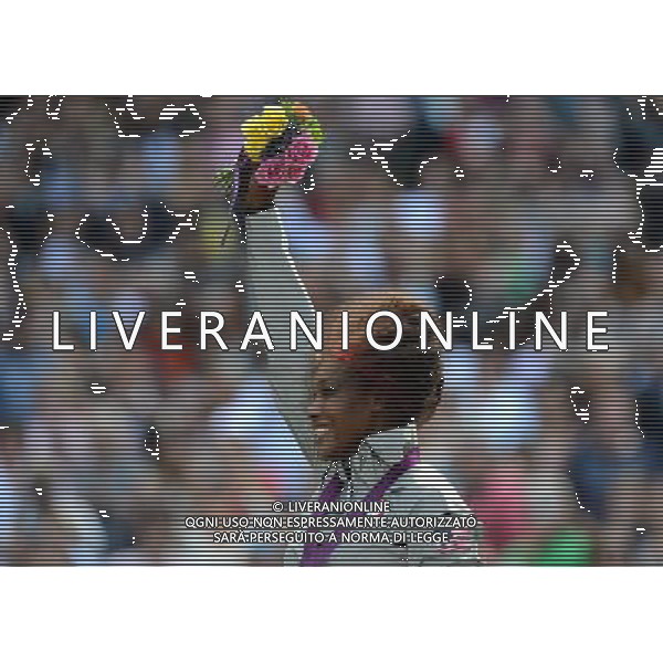 (120804) -- LONDON, Aug. 4, 2012 () -- Gold medalist Serena Williams of USA poses during victory ceremony of women\'s tennis singles match, at London 2012 Olympic Games in London, Britain, on August 4, 2012. (/Li Gang) (nxl) ©PHOTOSHOT/Agenzia Aldo Liverani Sas - ITALY ONLY - GIOCHI OLIMPICI, OLIMPIADI LONDRA 2012