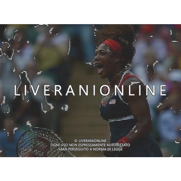 (120804) -- LONDON, Aug. 4, 2012 () -- Serena Williams of USA takes part in women\'s tennis singles gold medal match, at London 2012 Olympic Games in London, Britain, on August 4, 2012. Serena Williams of USA defeated Gilles Simon of France 2-1. (/Li Gang) (nxl) ©PHOTOSHOT/Agenzia Aldo Liverani Sas - ITALY ONLY - GIOCHI OLIMPICI, OLIMPIADI LONDRA 2012