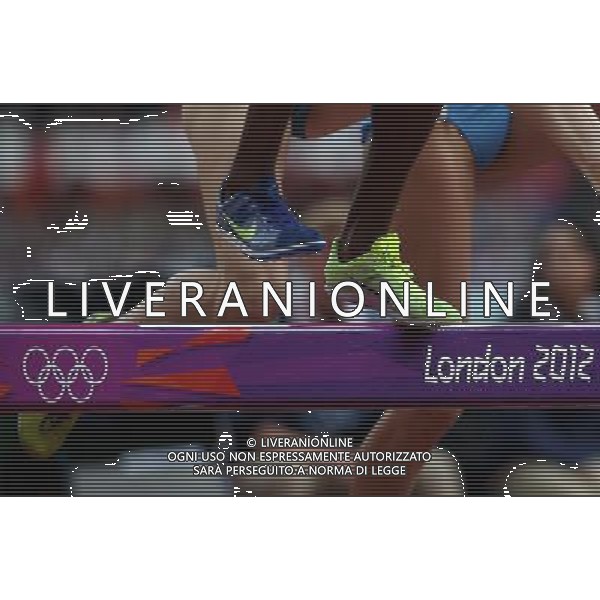 (120804) -- LONDON, Aug. 4, 2012 () -- An athlete competes in the women\'s 3000m steeplechase heat at London 2012 Olympic Games, London, Britain, Aug. 4, 2012. (/Liao Yujie) ©PHOTOSHOT/Agenzia Aldo Liverani Sas - ITALY ONLY - GIOCHI OLIMPICI, OLIMPIADI LONDRA 2012