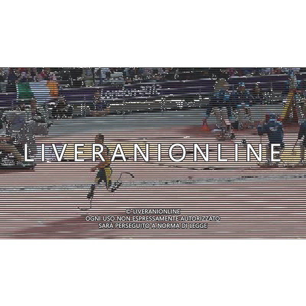 (120804) -- LONDON, Aug. 4, 2012 () -- South Africa\'s Oscar Pistorius (L), nicknamed \'Blade Runner\', runs during the men\'s 400m round 1 heats at London 2012 Olympic Games, London, Britain, Aug. 4, 2012. Oscar Pistorius was qualified for the semifinal. (/Li Ming) ©PHOTOSHOT/Agenzia Aldo Liverani Sas - ITALY ONLY - GIOCHI OLIMPICI, OLIMPIADI LONDRA 2012