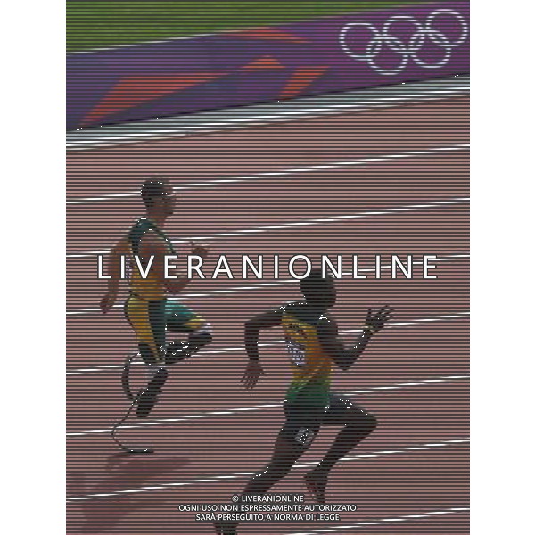 (120804) -- LONDON, Aug. 4, 2012 () -- South Africa\'s Oscar Pistorius (L), nicknamed \'Blade Runner\', runs during the men\'s 400m round 1 heats at London 2012 Olympic Games, London, Britain, Aug. 4, 2012. Oscar Pistorius was qualified for the semifinal. (/Li Ming) ©PHOTOSHOT/Agenzia Aldo Liverani Sas - ITALY ONLY - GIOCHI OLIMPICI, OLIMPIADI LONDRA 2012