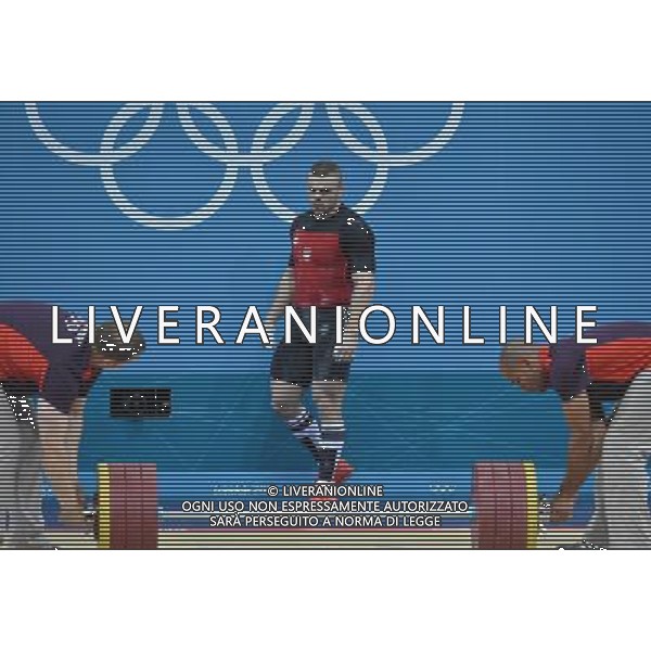 (120803) -- LONDON, Aug. 3, 2012 () -- Adrian Edward Zielinski (C) of Poland waits for the loaders during men\'s 85kg weightlifting event at London 2012 Olympic Games, London, Britain, Aug. 3, 2012. Adrian Edward Zielinski claimed the gold medal of the event with a total of 385kg. (/Gong Lei) ©PHOTOSHOT/Agenzia Aldo Liverani Sas - ITALY ONLY - GIOCHI OLIMPICI, OLIMPIADI LONDRA 2012