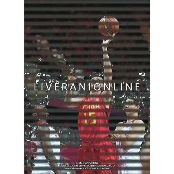 (120803) -- LONDON, Aug. 3, 2012 () -- Chen Nan (C) of China goes up for a shot during the women\'s basketball preliminary round Group A match between China and Turkey at London 2012 Olympic Games, London, Britain, Aug. 3, 2012. Turkey won the match 82-55. (/Meng Yongmin) ©PHOTOSHOT/Agenzia Aldo Liverani Sas - ITALY ONLY - GIOCHI OLIMPICI, OLIMPIADI LONDRA 2012