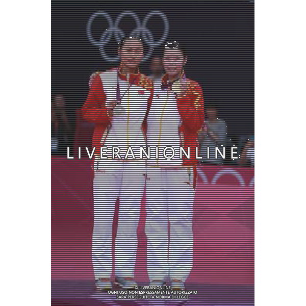 (120804) -- LONDON, Aug. 4, 2012 () -- Gold medalist Li Xuerui (R) and silver medalist Wang Yihan of China attend awarding ceremony of women\'s badminton singles, at London 2012 Olympic Games in London, Britain, August 4, 2012. China\'s Li Xuerui won the gold medal. (/Ren Zhenglai) (zgp) ©PHOTOSHOT/Agenzia Aldo Liverani Sas - ITALY ONLY - GIOCHI OLIMPICI, OLIMPIADI LONDRA 2012