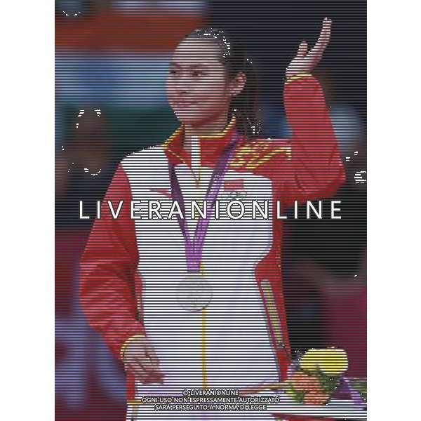 (120804) -- LONDON, Aug. 4, 2012 () -- Silver medalist China\'s Wang Yihan attends awarding ceremony of women\'s badminton singles, at London 2012 Olympic Games in London, Britain, August 4, 2012. China\'s Li Xuerui won the gold medal. (/Ren Zhenglai) (zgp) ©PHOTOSHOT/Agenzia Aldo Liverani Sas - ITALY ONLY - GIOCHI OLIMPICI, OLIMPIADI LONDRA 2012