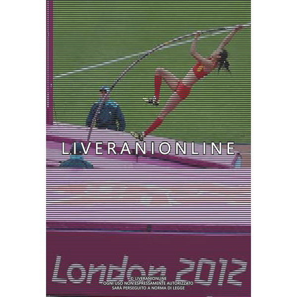 (120804) -- LONDON, Aug. 4, 2012 () -- Li Ling of China competes during women\'s pole vault qualification group A contest, at London 2012 Olympic Games in London, Britain, on August 4, 2012. Li Ling of China finished with 4.25m. (/Li Ming) (nxl) ©PHOTOSHOT/Agenzia Aldo Liverani Sas - ITALY ONLY - GIOCHI OLIMPICI, OLIMPIADI LONDRA 2012