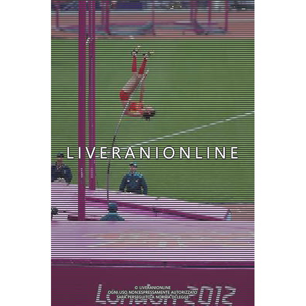 (120804) -- LONDON, Aug. 4, 2012 () -- Li Ling of China competes during women\'s pole vault qualification group A contest, at London 2012 Olympic Games in London, Britain, on August 4, 2012. Li Ling of China finished with 4.25m. (/Li Ming) (nxl) ©PHOTOSHOT/Agenzia Aldo Liverani Sas - ITALY ONLY - GIOCHI OLIMPICI, OLIMPIADI LONDRA 2012