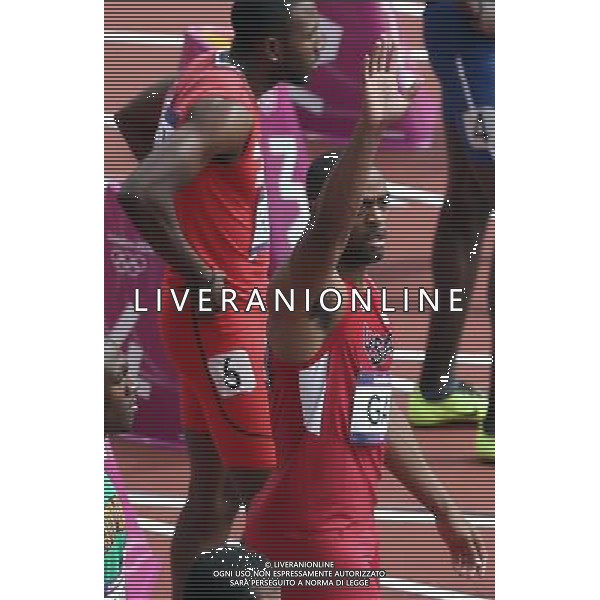 (120804) -- LONDON, Aug. 4, 2012 () -- Tyson Gay of the United States greets the audience before the men\'s 100m round 1 heats at London 2012 Olympic Games, London, Britain, Aug. 4, 2012. Tyson Gay was qualified for the semifinal with a time of 10.08 seconds. (/Li Ming) ©PHOTOSHOT/Agenzia Aldo Liverani Sas - ITALY ONLY - GIOCHI OLIMPICI, OLIMPIADI LONDRA 2012