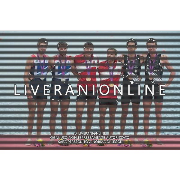 (120804) -- LONDON, Aug. 4, 2012 () -- Gold medalists of Denmark (C), silver medalists of British team (L) and bronze medalists of New Zealand team pose during victory ceremony of lightweight men\'s double sculls contest of rowing event, at London 2012 Olympic Games in London, Britain, on August 4, 2012. (/Cheng Min) (nxl) ©PHOTOSHOT/Agenzia Aldo Liverani Sas - ITALY ONLY - GIOCHI OLIMPICI, OLIMPIADI LONDRA 2012