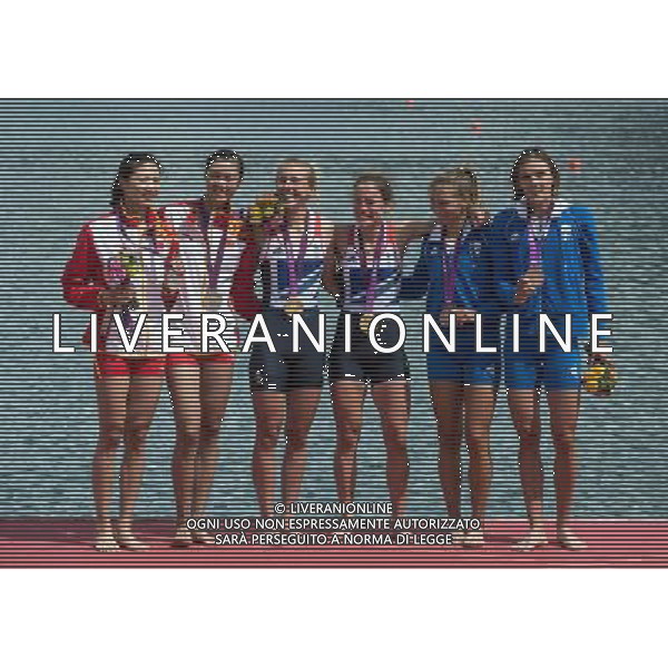 (120804) -- LONDON, Aug. 4, 2012 () -- Gold medalists Katherine Copeland/Sophie Hosking of Britain, silver medalists Xu Dongxiang/Huang Wenyi of China, bronze medalists Christina Giazitzidou/Alexandra Tsiavou of Greece attend awarding ceremony of lightweight women\'s double sculls of rowing at London 2012 Olympic Games in London, Britain, August 4, 2012. British rowers won gold medal. (/Cheng Min) (zgp) ©PHOTOSHOT/Agenzia Aldo Liverani Sas - ITALY ONLY - GIOCHI OLIMPICI, OLIMPIADI LONDRA 2012