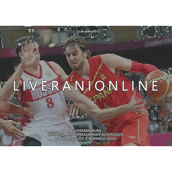 (120804) -- LONDON, Aug. 4, 2012 () -- Players compete during men\'s basketball preliminary round group B match between Russia and Spain, at London 2012 Olympic Games in London, Britain, on August 4, 2012. Russia won 77-74. (/) (nxl) ©PHOTOSHOT/Agenzia Aldo Liverani Sas - ITALY ONLY - GIOCHI OLIMPICI, OLIMPIADI LONDRA 2012