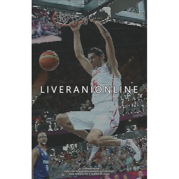 (120804) -- LONDON, Aug. 4, 2012 () -- A Tunisian player dunks during men\'s basketball preliminary round group A match between France and Tunisia, at London 2012 Olympic Games in London, Britain, on August 4, 2012. France won 73-69. (/Meng Yongmin) (nxl) ©PHOTOSHOT/Agenzia Aldo Liverani Sas - ITALY ONLY - GIOCHI OLIMPICI, OLIMPIADI LONDRA 2012