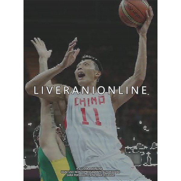 (120804) -- LONDON, Aug. 4, 2012 () -- Yi Jianlian of China (in white) competes during men\'s basketball preliminary round group B match between China and Brazil, at London 2012 Olympic Games in London, Britain, on August 4, 2012. Brazil won 98-59. (/Meng Yongmin) (nxl) ©PHOTOSHOT/Agenzia Aldo Liverani Sas - ITALY ONLY - GIOCHI OLIMPICI, OLIMPIADI LONDRA 2012