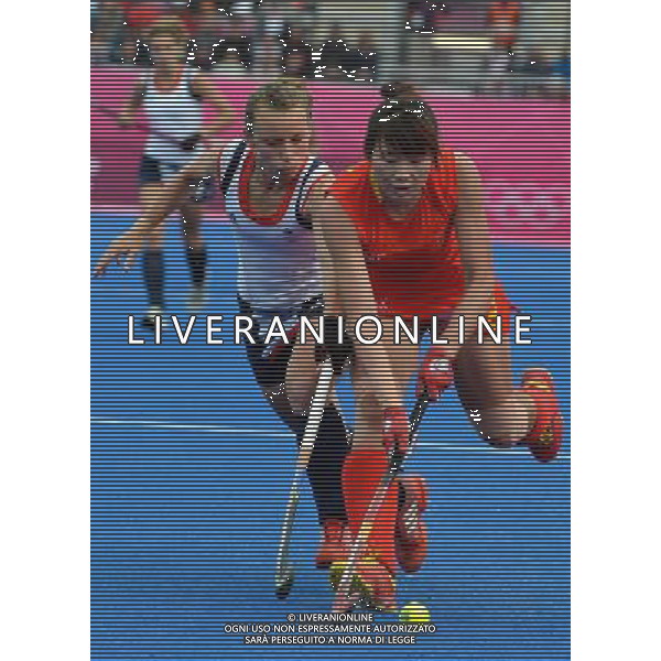 (120804) -- LONDON, Aug. 4, 2012 () -- Song Qingling (R) of China vies for the ball during the women\'s preliminary round group A match of Hockey between China and Britain at London 2012 Olympic Games, London, Britain, Aug. 4, 2012. China won the match 2-1. (/Gesang Dawa) ©PHOTOSHOT/Agenzia Aldo Liverani Sas - ITALY ONLY - GIOCHI OLIMPICI, OLIMPIADI LONDRA 2012