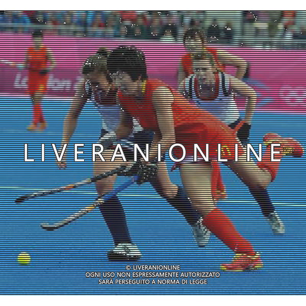 (120804) -- LONDON, Aug. 4, 2012 () -- Gao Lihua (front) of China vies for the ball during the women\'s preliminary round group A match of Hockey between China and Britain at London 2012 Olympic Games, London, Britain, Aug. 4, 2012. China won the match 2-1. (/Gesang Dawa) ©PHOTOSHOT/Agenzia Aldo Liverani Sas - ITALY ONLY - GIOCHI OLIMPICI, OLIMPIADI LONDRA 2012