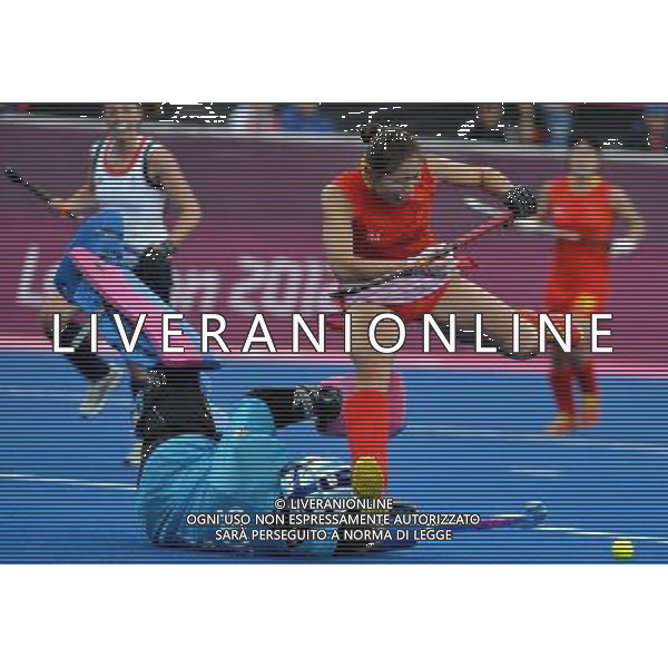(120804) -- LONDON, Aug. 4, 2012 () -- Zhao Yudiao (R) of China breaks through during the women\'s preliminary round group A match of Hockey between China and Britain at London 2012 Olympic Games, London, Britain, Aug. 4, 2012. China won the match 2-1. (/Gesang Dawa) ©PHOTOSHOT/Agenzia Aldo Liverani Sas - ITALY ONLY - GIOCHI OLIMPICI, OLIMPIADI LONDRA 2012