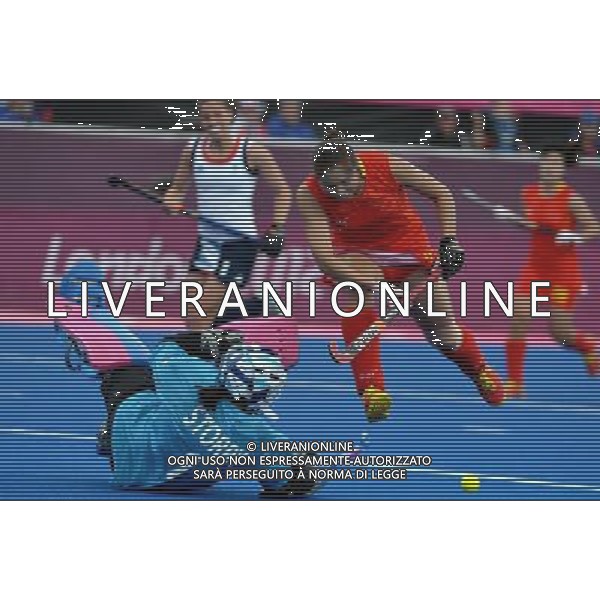 (120804) -- LONDON, Aug. 4, 2012 () -- Zhao Yudiao (R) of China breaks through during the women\'s preliminary round group A match of Hockey between China and Britain at London 2012 Olympic Games, London, Britain, Aug. 4, 2012. China won the match 2-1. (/Gesang Dawa) ©PHOTOSHOT/Agenzia Aldo Liverani Sas - ITALY ONLY - GIOCHI OLIMPICI, OLIMPIADI LONDRA 2012