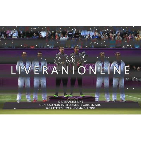 (120804) -- LONDON, Aug. 4, 2012 () -- Gold medalists Mike Bryan and Bob Bryan of USA (C), silver medalists Michael Llodra and Jo-Wilfried Tsonga of France (L) and bronze medalists Julien Benneteau and Richard Gasquet of France pose during victory ceremony of men\'s tennis doubles contest, at London 2012 Olympic Games in London, Britain, on August 4, 2012. Mike Bryan and Bob Bryan of USA won gold medal. (/Tao Xiyi) (nxl) ©PHOTOSHOT/Agenzia Aldo Liverani Sas - ITALY ONLY - GIOCHI OLIMPICI, OLIMPIADI LONDRA 2012