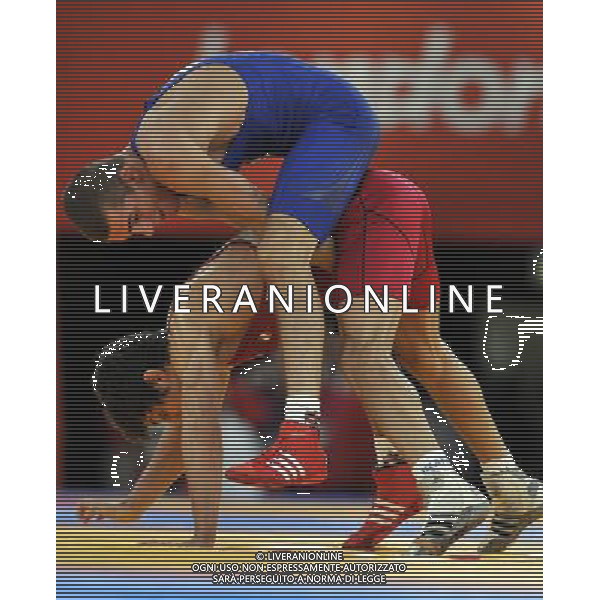 (120805) -- LONDON, Aug. 5, 2012 () -- Hamid Mohammad Soryan Reihanpour (bottom) of Iran competes with Peter Modos of Hungary during men\'s Greco-Roman 55kg wrestling competition, at London 2012 Olympic Games in London, Britain, on August 5, 2012. Hamid Mohammad Soryan Reihanpour won the match. (/Gesang Dawa) (zgp) PHOTOSHOT/AG ALDO LIVERANI SAS - ITALY ONLY -