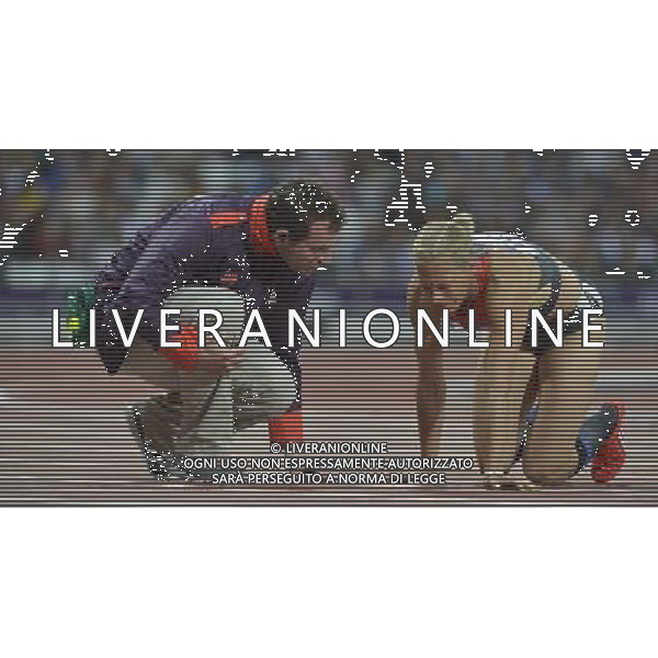 Games Maker assists injured athlete Jennifer Oeser. Olympic Stadium, Stratford. London /PHOTOSHOT/AG ALDO LIVERANI SAS - ITALY ONLY -