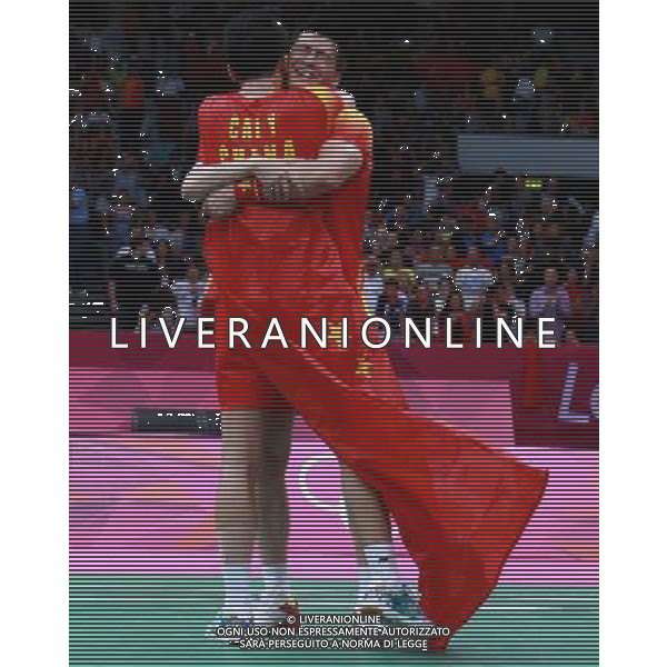 (120805) -- LONDON, Aug. 5, 2012 () -- China\'s Fu Haifeng (back)/Cai Yun celebrate after winning men\'s badminton doubles gold medal match against Mathias Boe/Carsten Mogensen of Denmark, at London 2012 Olympic Games in London, Britain, August 5, 2012. - China\'s Fu Haifeng/Cai Yun won the match 2-0 and won gold medal. (/Ren Zhenglai) (zgp) /PHOTOSHOT/AG ALDO LIVERANI SAS - ITALY ONLY -