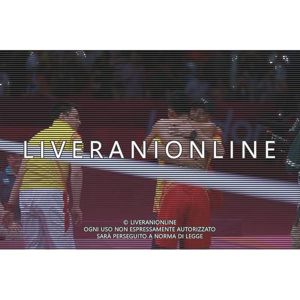 (120805) -- LONDON, Aug. 5, 2012 () -- China\'s Lin Dan celebrates victory with his coach Li Yongbo after men\'s badminton singles gold medal match against Lee Chong Wei of Malaysia, at London 2012 Olympic Games in London, Britain, August 5, 2012. China\'s Lin Dan won gold medal in this event. (/Ren Zhenglai) (zgp) /PHOTOSHOT/AG ALDO LIVERANI SAS - ITALY ONLY -
