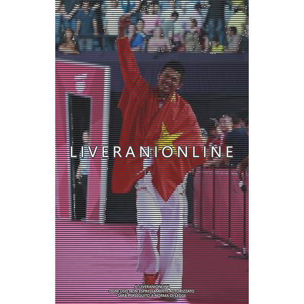 (120805) -- LONDON, Aug. 5, 2012 () -- China\'s Lin Dan celebrates victory after men\'s badminton singles gold medal match against Lee Chong Wei of Malaysia, at London 2012 Olympic Games in London, Britain, August 5, 2012. China\'s Lin Dan won gold medal in this event. (/Ren Zhenglai) (zgp) /PHOTOSHOT/AG ALDO LIVERANI SAS - ITALY ONLY -