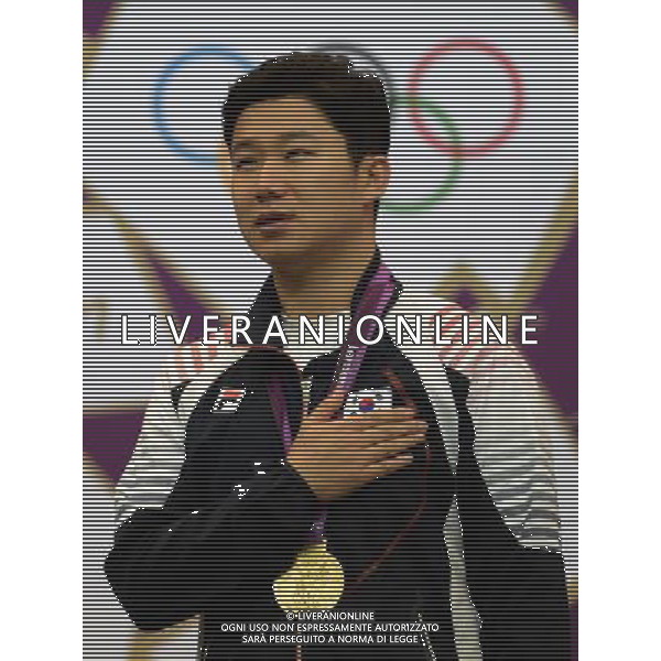 (120805) -- LONDON, Aug. 5, 2012 () -- Jin Jongoh of South Korea poses at awarding ceremony of men\'s 50m pistol of shooting, at London 2012 Olympic Games in London, Britain, August 5, 2012. Jin Jongoh won gold medal. (/Zeng Yi) (zgp) /PHOTOSHOT/AG ALDO LIVERANI SAS - ITALY ONLY -