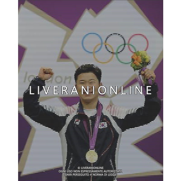 (120805) -- LONDON, Aug. 5, 2012 () -- Jin Jongoh of South Korea poses at awarding ceremony of men\'s 50m pistol of shooting, at London 2012 Olympic Games in London, Britain, August 5, 2012. Jin Jongoh won gold medal. (/Wang Yuguo) (zgp) /PHOTOSHOT/AG ALDO LIVERANI SAS - ITALY ONLY -