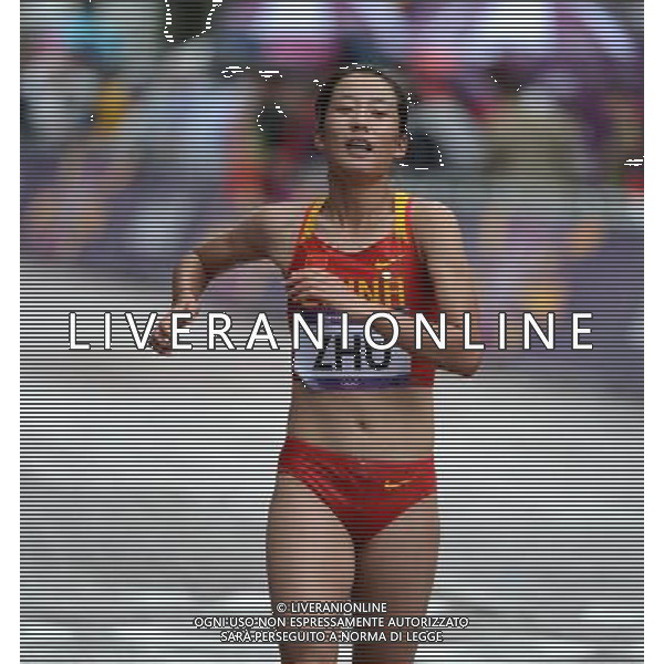 (120805) -- LONDON, Aug. 5, 2012 () -- China\'s Zhu Xiaolin runs across finish line during women\'s marathon final at London 2012 Olympic Games in London, Britain, August 5, 2012. Zhu ranked sixth in the final. (/Guo Yong) (zgp) /PHOTOSHOT/AG ALDO LIVERANI SAS - ITALY ONLY -