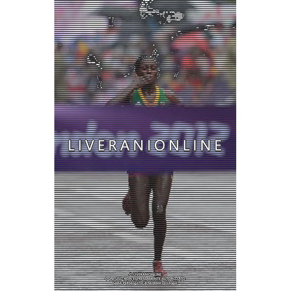 (120805) -- LONDON, Aug. 5, 2012 () -- Tiki Gelana of Ethitopia competes during women\'s marathon final at London 2012 Olympic Games in London, Britain, August 5, 2012.Tiki Gelana won gold medal. (/Guo Yong) (zgp) /PHOTOSHOT/AG ALDO LIVERANI SAS - ITALY ONLY -