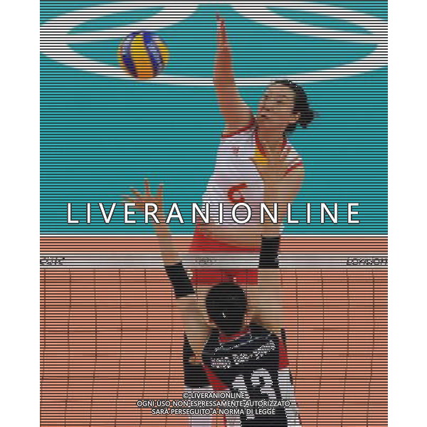 (120805) -- LONDON, Aug. 5, 2012 () -- China\'s Chu Jinling smashes during women\'s volleyball preliminary round between China and South Korea, at London 2012 Olympic Games in London, Britain, August 5, 2012. China won the match 3-2. (/Li Gang) (zgp) /PHOTOSHOT/AG ALDO LIVERANI SAS - ITALY ONLY -