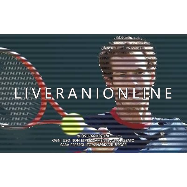 (120805) -- LONDON, Aug. 5, 2012 () -- Andy Murray of Britain returns the ball during men\'s singles gold medal match of tennis against Roger Federer of Switzerland, at London 2012 Olympic Games in London, Britain, on August 5, 2012. Andy Murray won the match 3-1 and won gold medal. (/Chen Jianli) (zgp) /PHOTOSHOT/AG ALDO LIVERANI SAS - ITALY ONLY -