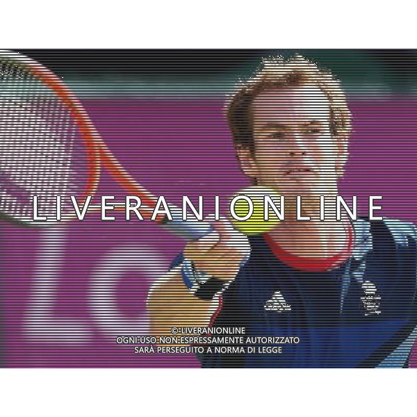 (120805) -- LONDON, Aug. 5, 2012 () -- Andy Murray of Britain returns the ball during men\'s singles gold medal match of tennis against Roger Federer of Switzerland, at London 2012 Olympic Games in London, Britain, on August 5, 2012. Andy Murray won the match 3-0 and won gold medal. (/Chen Jianli) (zgp) /PHOTOSHOT/AG ALDO LIVERANI SAS - ITALY ONLY -