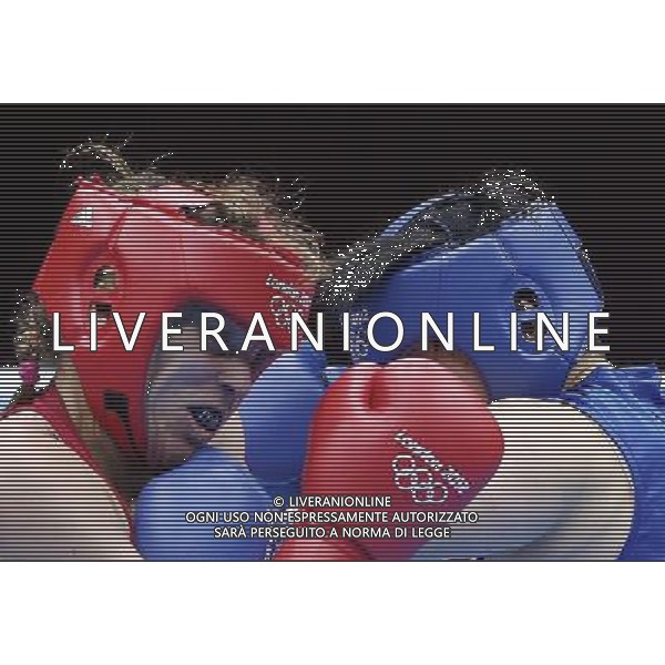 (120805) -- LONDON, Aug. 5, 2012 () -- Li Jinzi of China (blue) competes with Roseli Feitosa of Brazil during the round of 16 match of women\'s Middle (75kg) of Boxing event at London 2012 Olympic Games, London, Britain, Aug. 5, 2012. Li Jinzi won the match 19-14. (/Wang Shen) /PHOTOSHOT/AG ALDO LIVERANI SAS - ITALY ONLY -