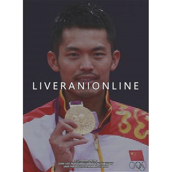 (120805) -- LONDON, Aug. 5, 2012 () -- China\'s Lin Dan poses at awarding ceremony of men\'s badminton singles, at London 2012 Olympic Games in London, Britain, August 5, 2012. China\'s Lin Dan won gold medal in this event. (/Ren Zhenglai) (zgp) /PHOTOSHOT/AG ALDO LIVERANI SAS - ITALY ONLY -