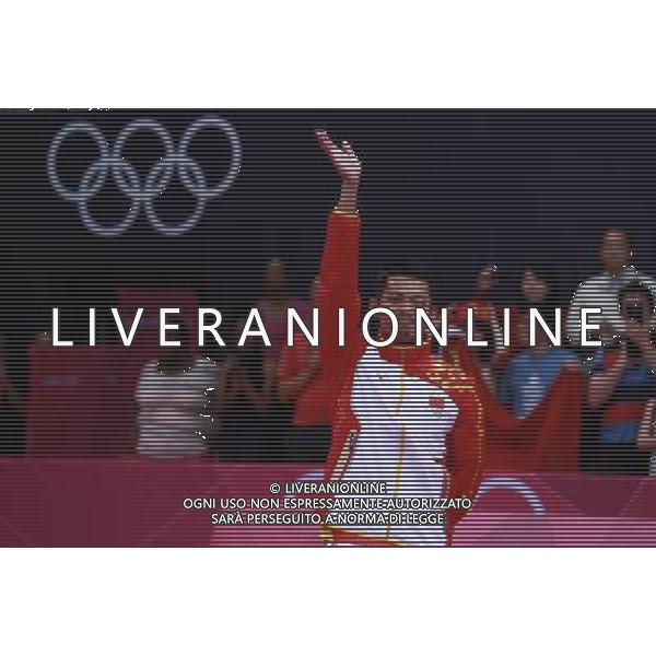 (120805) -- LONDON, Aug. 5, 2012 () -- China\'s Lin Dan poses at awarding ceremony of men\'s badminton singles, at London 2012 Olympic Games in London, Britain, August 5, 2012. China\'s Lin Dan won gold medal in this event. (/Ren Zhenglai) (zgp) /PHOTOSHOT/AG ALDO LIVERANI SAS - ITALY ONLY -