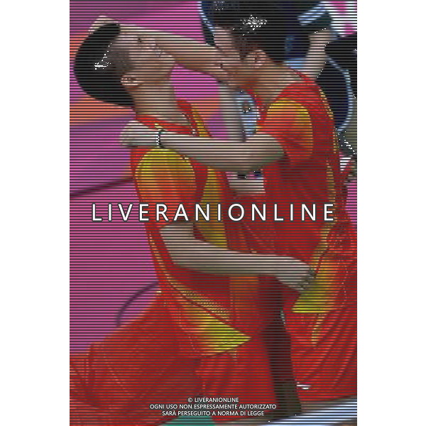 (120805) -- LONDON, Aug. 5, 2012 () -- China\'s Fu Haifeng (L)/Cai Yun celebrate after winning men\'s badminton doubles gold medal match against Mathias Boe/Carsten Mogensen of Denmark, at London 2012 Olympic Games in London, Britain, August 5, 2012. - China\'s Fu Haifeng/Cai Yun won the match 2-0 and won gold medal. (/Chen Xiaowei) (zgp) /PHOTOSHOT/AG ALDO LIVERANI SAS - ITALY ONLY -