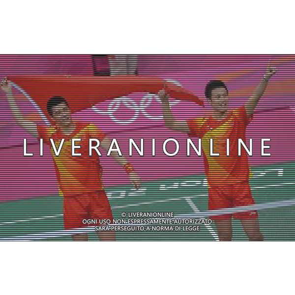(120805) -- LONDON, Aug. 5, 2012 () -- China\'s Fu Haifeng (L)/Cai Yun celebrate after winning men\'s badminton doubles gold medal match against Mathias Boe/Carsten Mogensen of Denmark, at London 2012 Olympic Games in London, Britain, August 5, 2012. - China\'s Fu Haifeng/Cai Yun won the match 2-0 and won gold medal. (/Chen Xiaowei) (zgp) /PHOTOSHOT/AG ALDO LIVERANI SAS - ITALY ONLY -