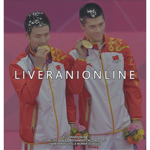 (120805) -- LONDON, Aug. 5, 2012 () -- Gold medalists China\'s Fu Haifeng (R)/Cai Yun pose at awarding ceremony of men\'s badminton doubles, at London 2012 Olympic Games in London, Britain, August 5, 2012. (/Chen Xiaowei) (zgp) /PHOTOSHOT/AG ALDO LIVERANI SAS - ITALY ONLY -