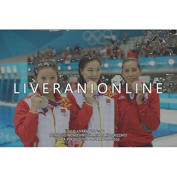 (120805) -- LONDON, Aug. 5, 2012 () -- Gold medalist Wu Minxia of China (C) poses with silver medalist He Zi of China (L) and bronze medalist Laura Sanchez Soto of Mexico during victory ceremony of women\'s diving 3m springboard contest, at London 2012 Olympic Games in London, Britain, on August 5, 2012. (/Fei Maohua) (nxl) /PHOTOSHOT/AG ALDO LIVERANI SAS - ITALY ONLY -