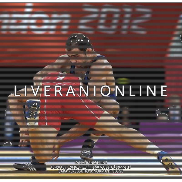 (120805) -- LONDON, Aug. 5, 2012 () -- Roman Vlasov of Russia (red) competes with Arsen Julfalakyan of Armenia during the men\'s wrestling greco-roman 74kg gold medal contest, at London 2012 Olympic Games in London, Britain, on August 5, 2012. Roman Vlasov of Russia won the gold medal of the event. (/Gesang Dawa) /PHOTOSHOT/AG ALDO LIVERANI SAS - ITALY ONLY -