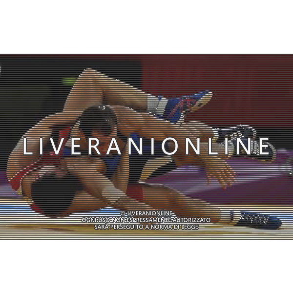 (120805) -- LONDON, Aug. 5, 2012 () -- Roman Vlasov of Russia (red) competes with Arsen Julfalakyan of Armenia during the men\'s wrestling greco-roman 74kg gold medal contest, at London 2012 Olympic Games in London, Britain, on August 5, 2012. Roman Vlasov of Russia won the gold medal of the event. (/Gesang Dawa) /PHOTOSHOT/AG ALDO LIVERANI SAS - ITALY ONLY -